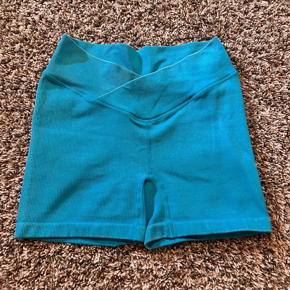 Ribbed Crossover Biker Shorts